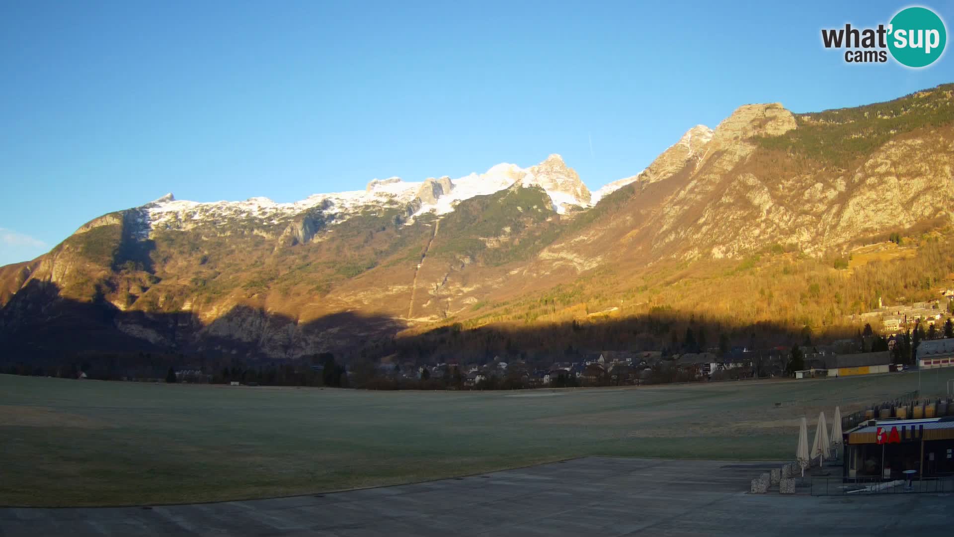 Spletna kamera letališče Bovec – pogled proti Kaninu