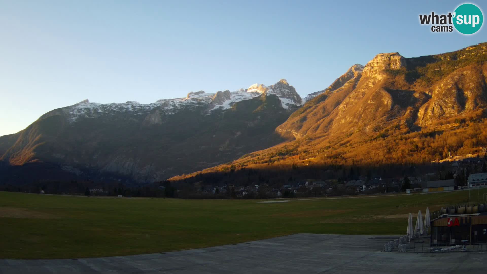 Web kamera uživo Zračna luka Bovec – Pogled na Kanin