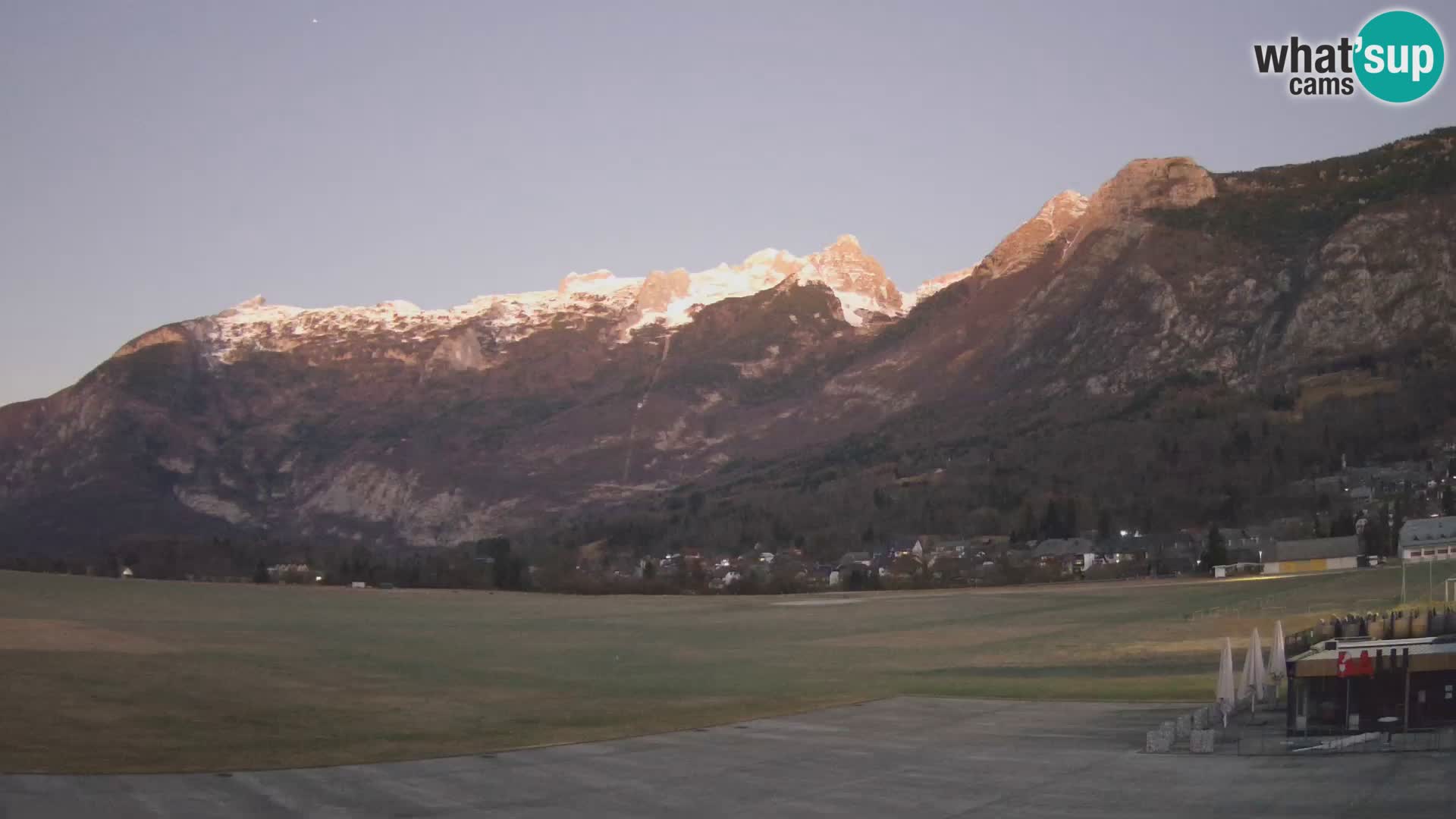 Cámara web en vivo Aeropuerto de Bovec – Vista a Kanin