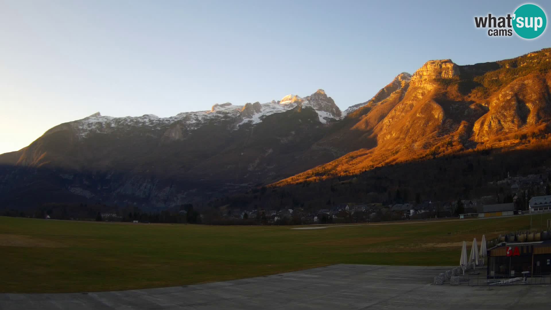 Web kamera uživo Zračna luka Bovec – Pogled na Kanin