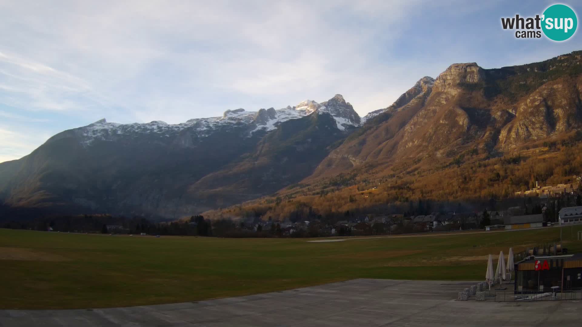 Web kamera uživo Zračna luka Bovec – Pogled na Kanin