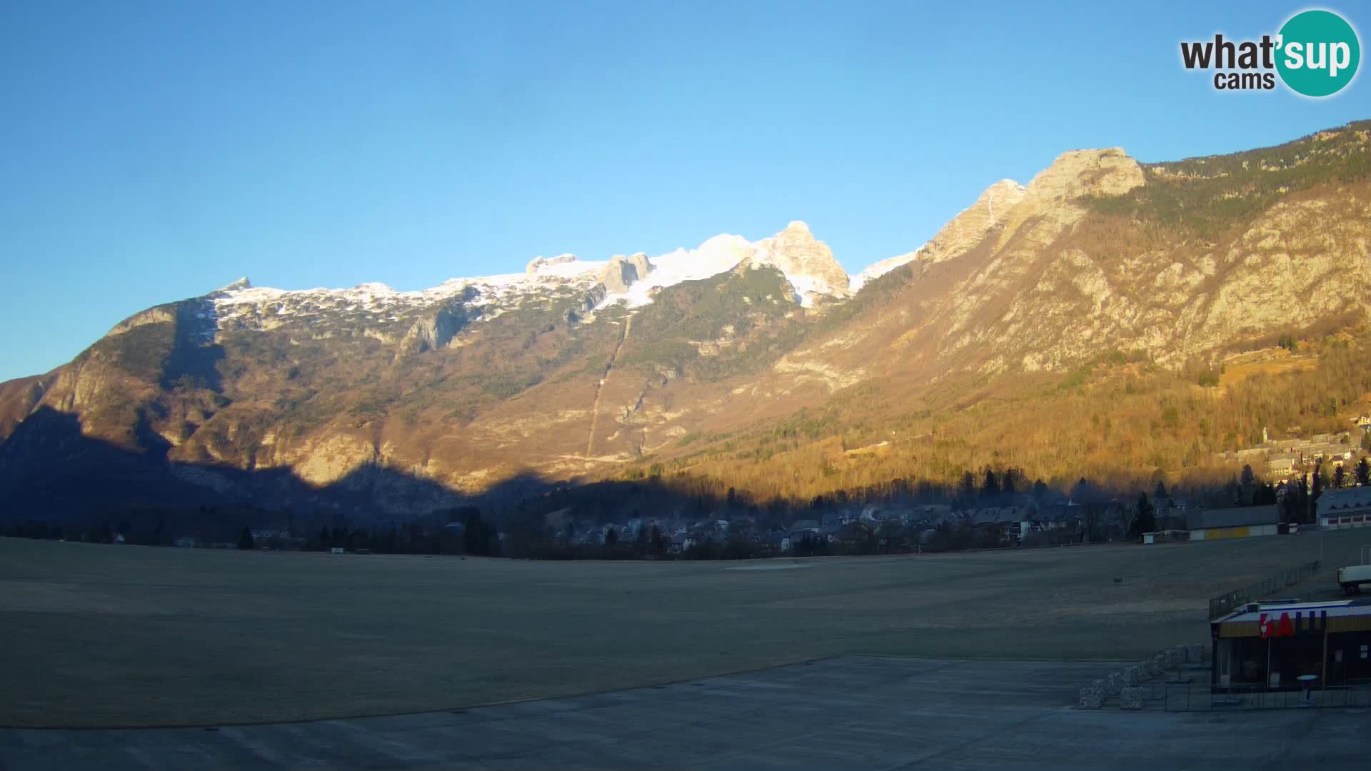 Live webcam Bovec airport – View to Kanin