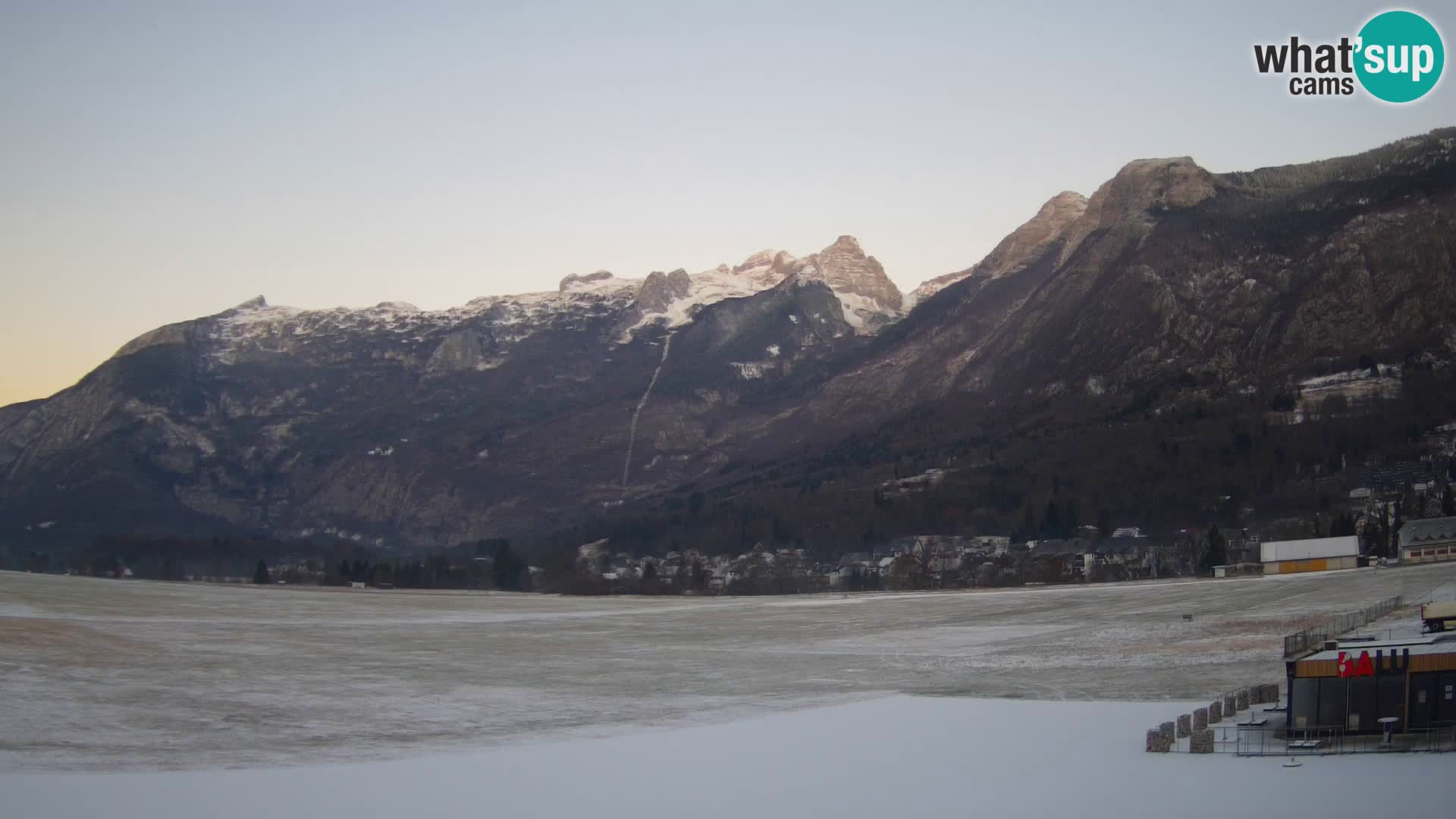 Live webcam Bovec airport – View to Kanin