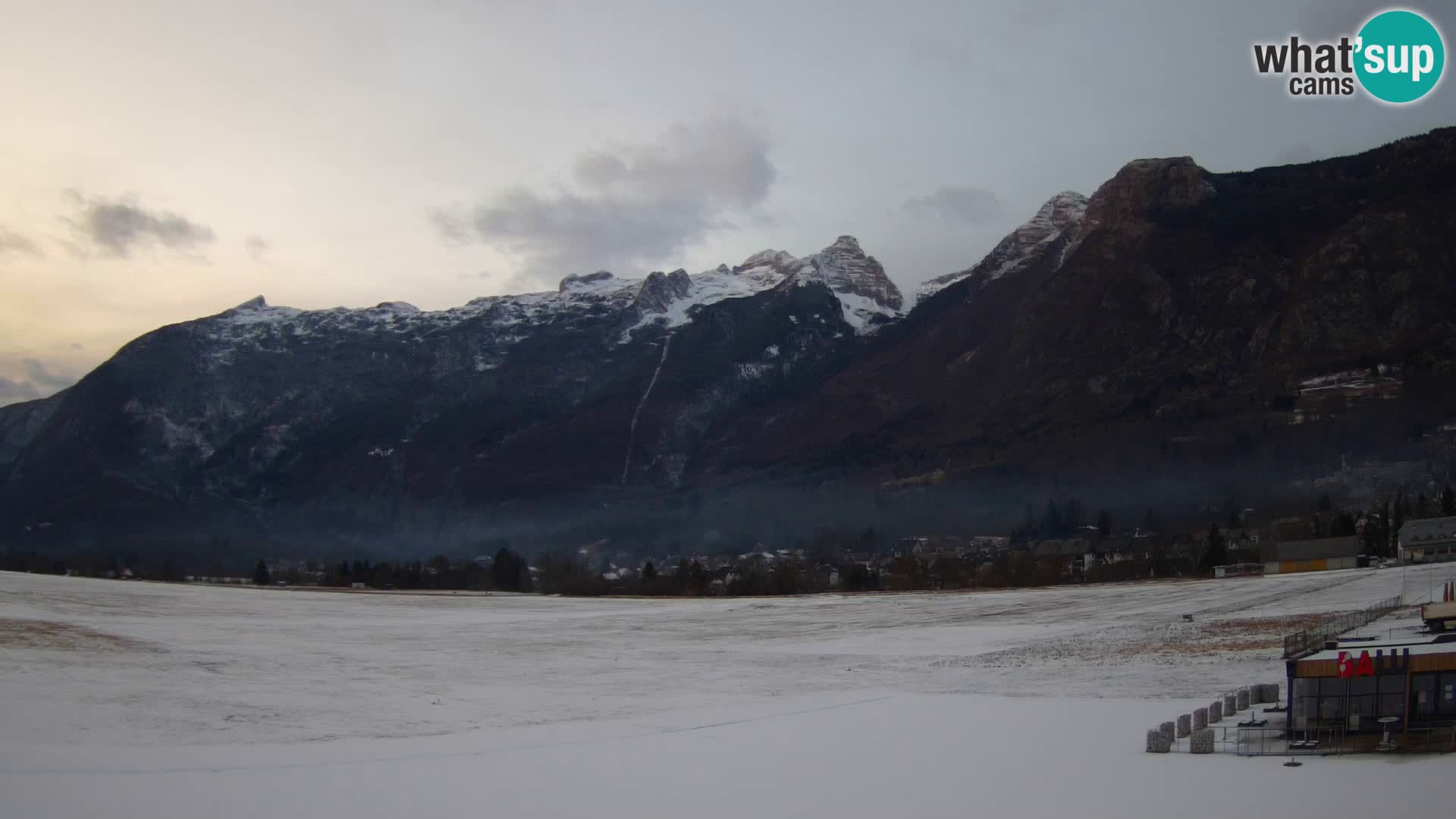 Spletna kamera letališče Bovec – pogled proti Kaninu