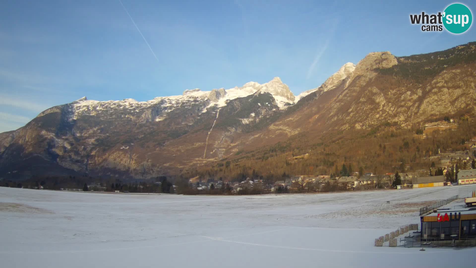Web kamera uživo Zračna luka Bovec – Pogled na Kanin