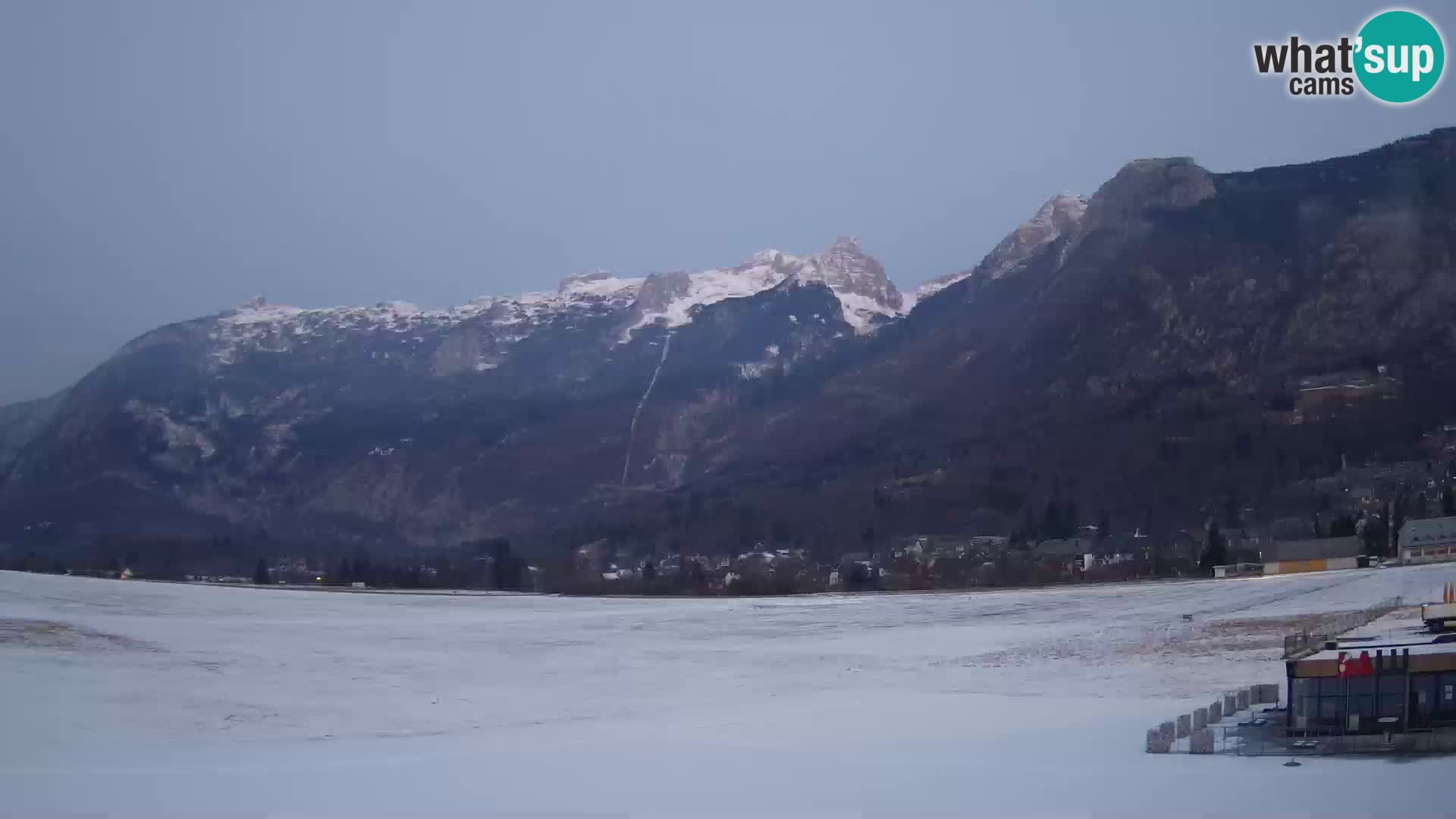 Webcam en direct Aéroport de Bovec – Vue sur Kanin