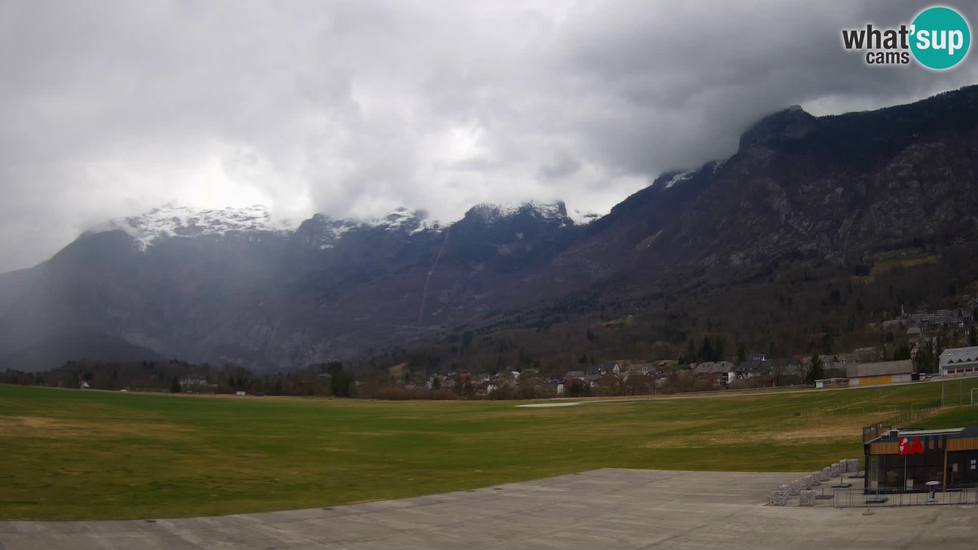 Web kamera uživo Zračna luka Bovec – Pogled na Kanin