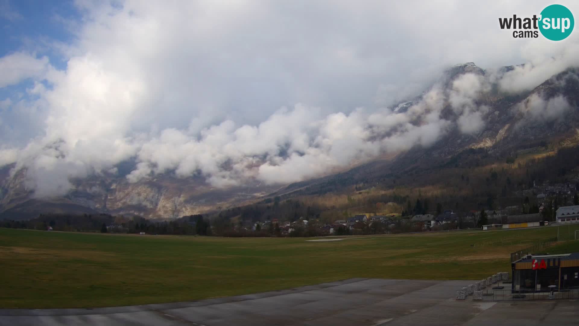 Live webcam Bovec airport – View to Kanin