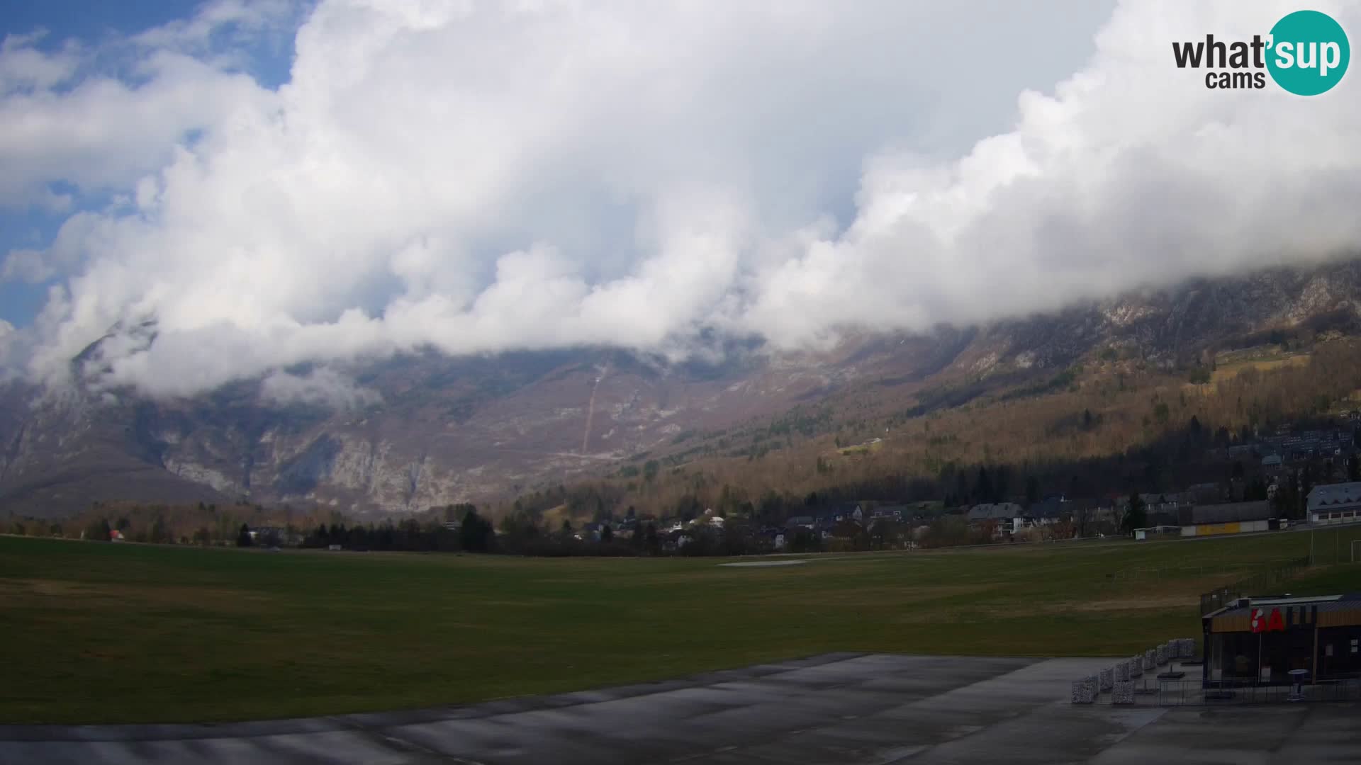 Spletna kamera letališče Bovec – pogled proti Kaninu
