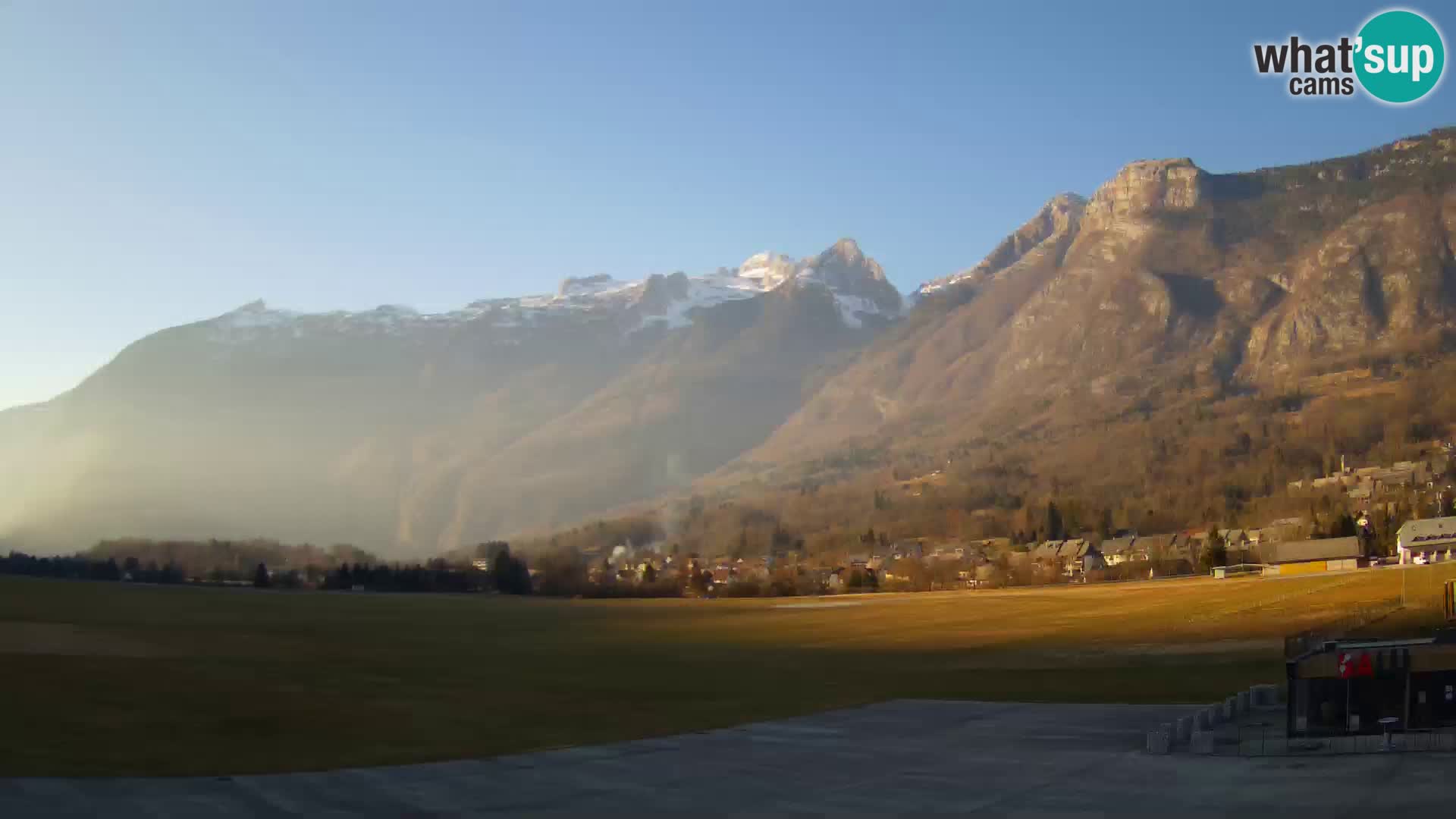 Web kamera uživo Zračna luka Bovec – Pogled na Kanin