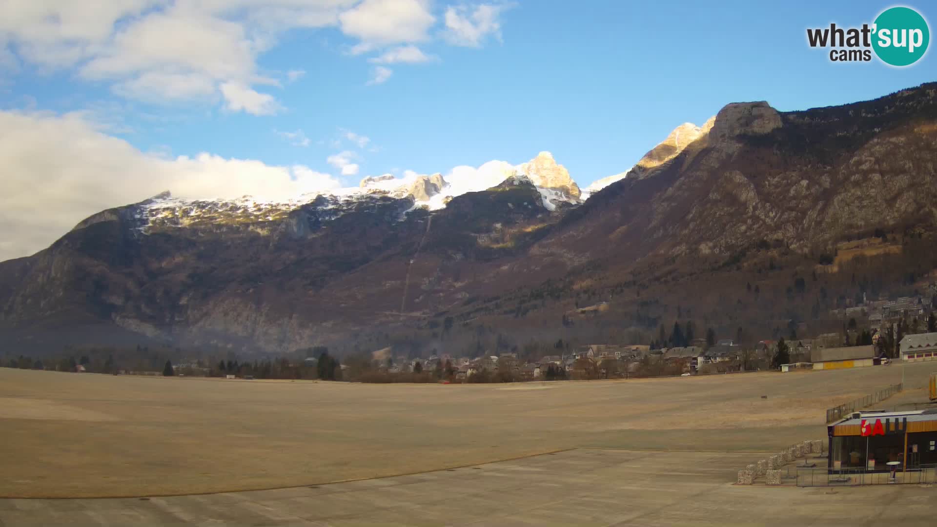 Web kamera uživo Zračna luka Bovec – Pogled na Kanin
