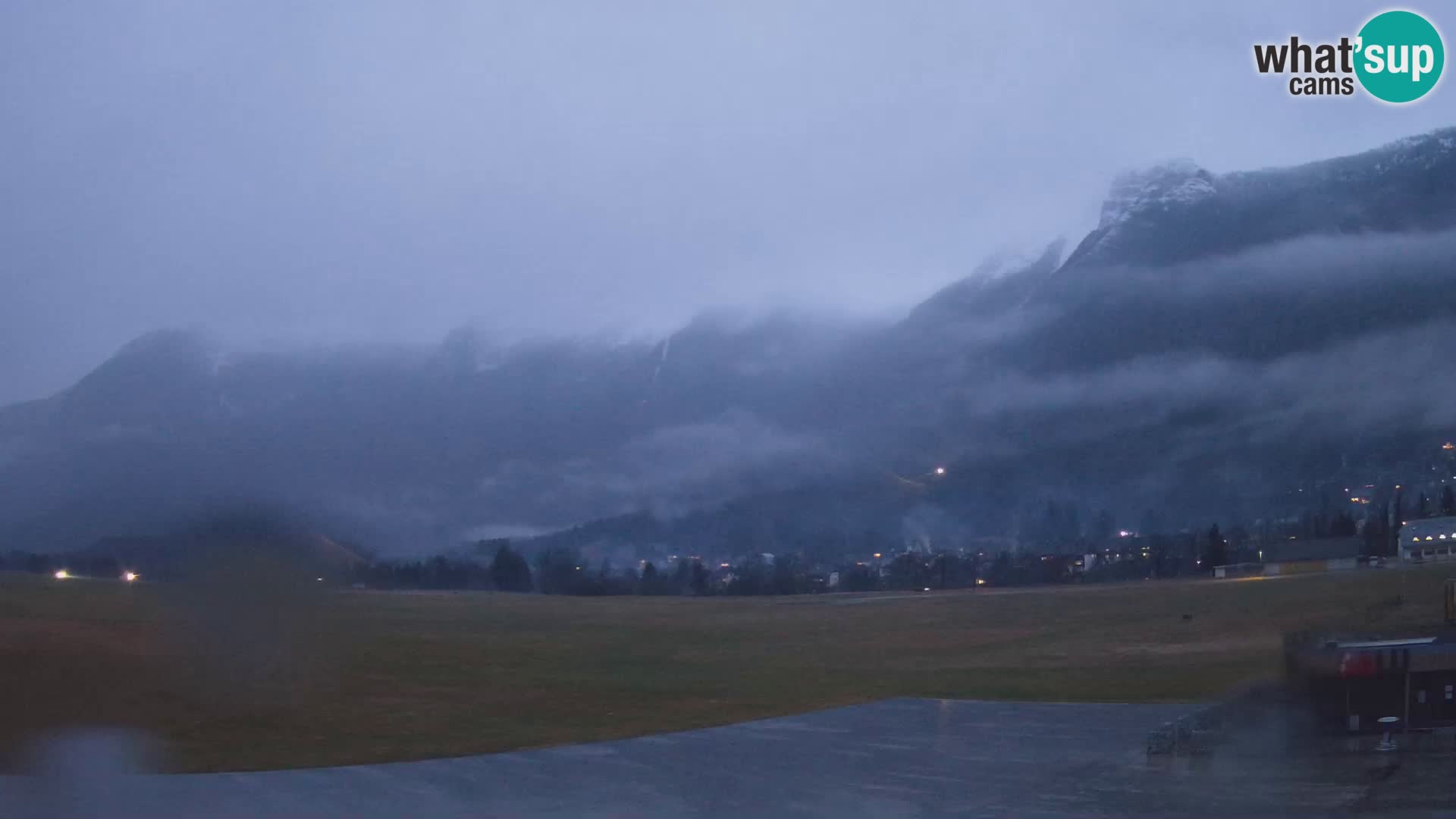 Cámara web en vivo Aeropuerto de Bovec – Vista a Kanin