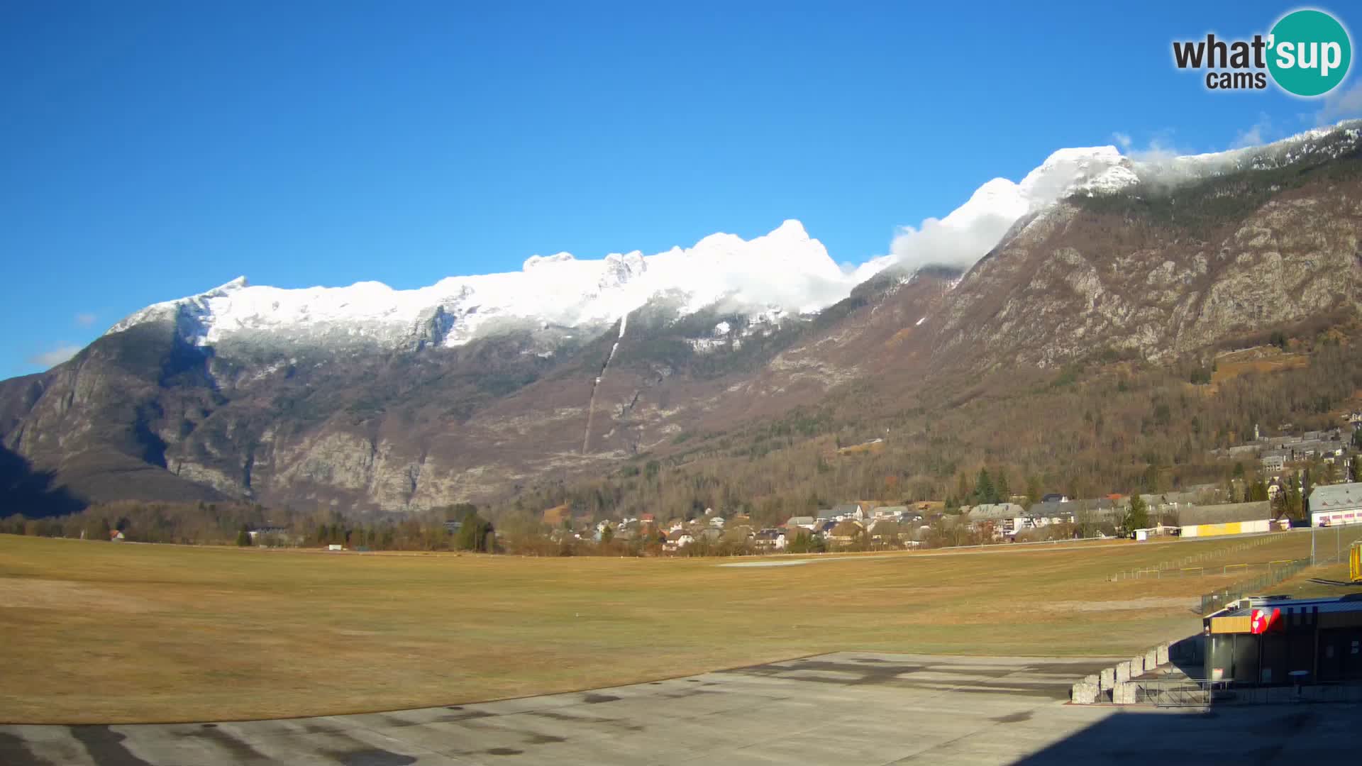 Spletna kamera letališče Bovec – pogled proti Kaninu