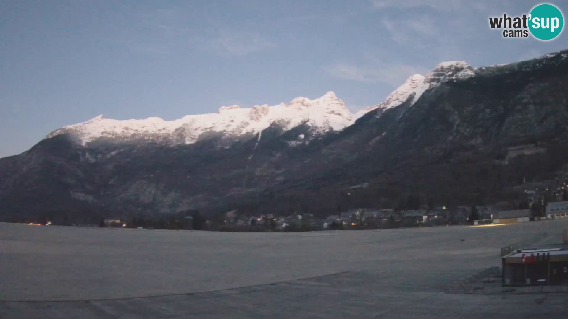 Live webcam Bovec airport – View to Kanin