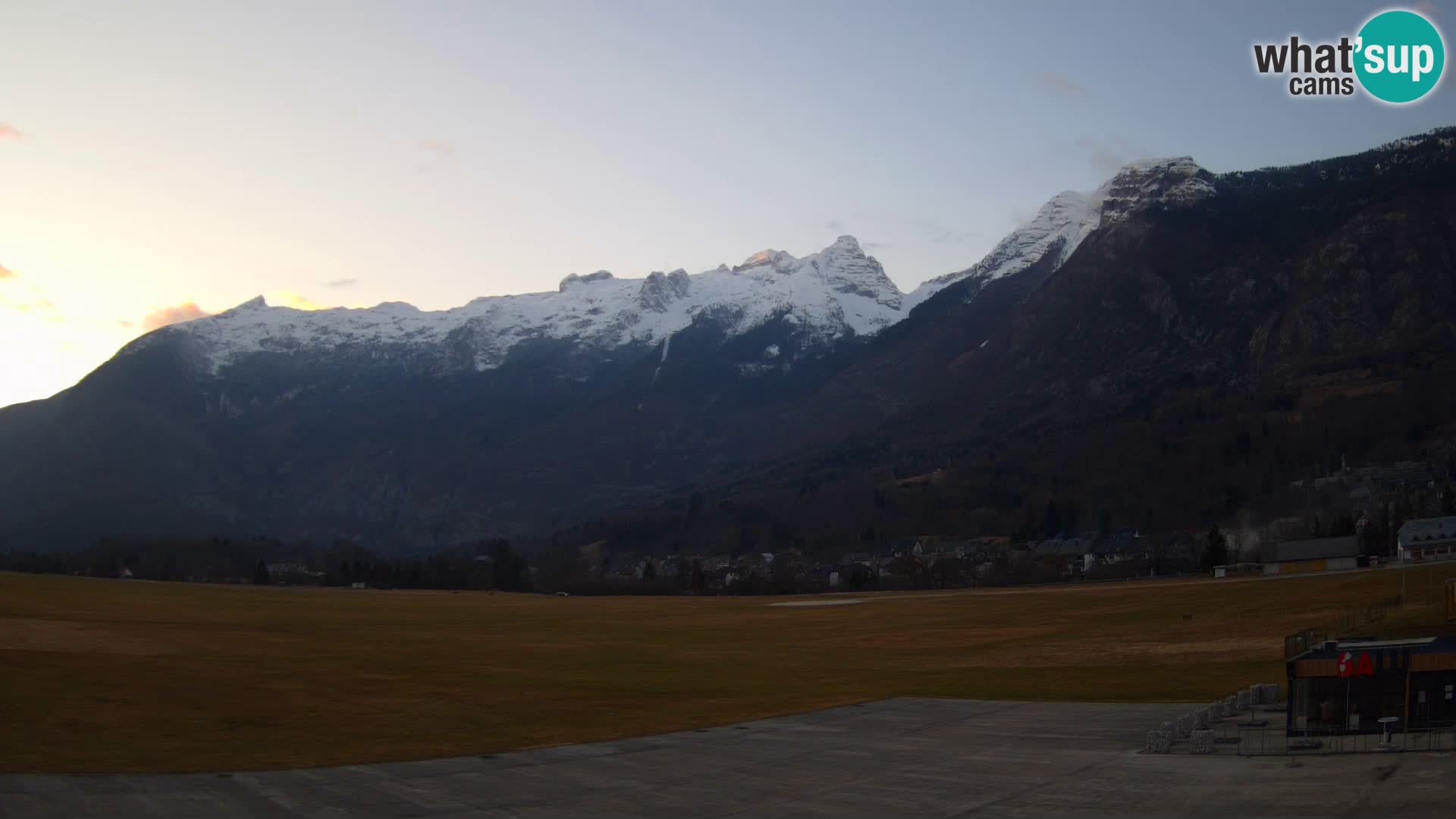 Webcam en direct Aéroport de Bovec – Vue sur Kanin