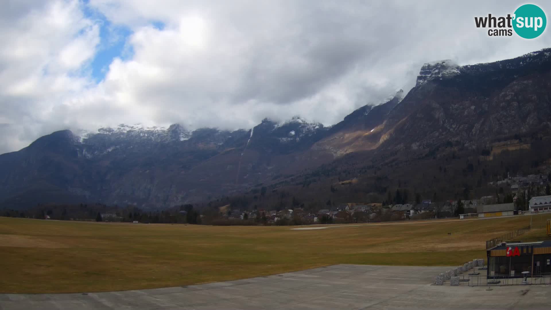 Spletna kamera letališče Bovec – pogled proti Kaninu