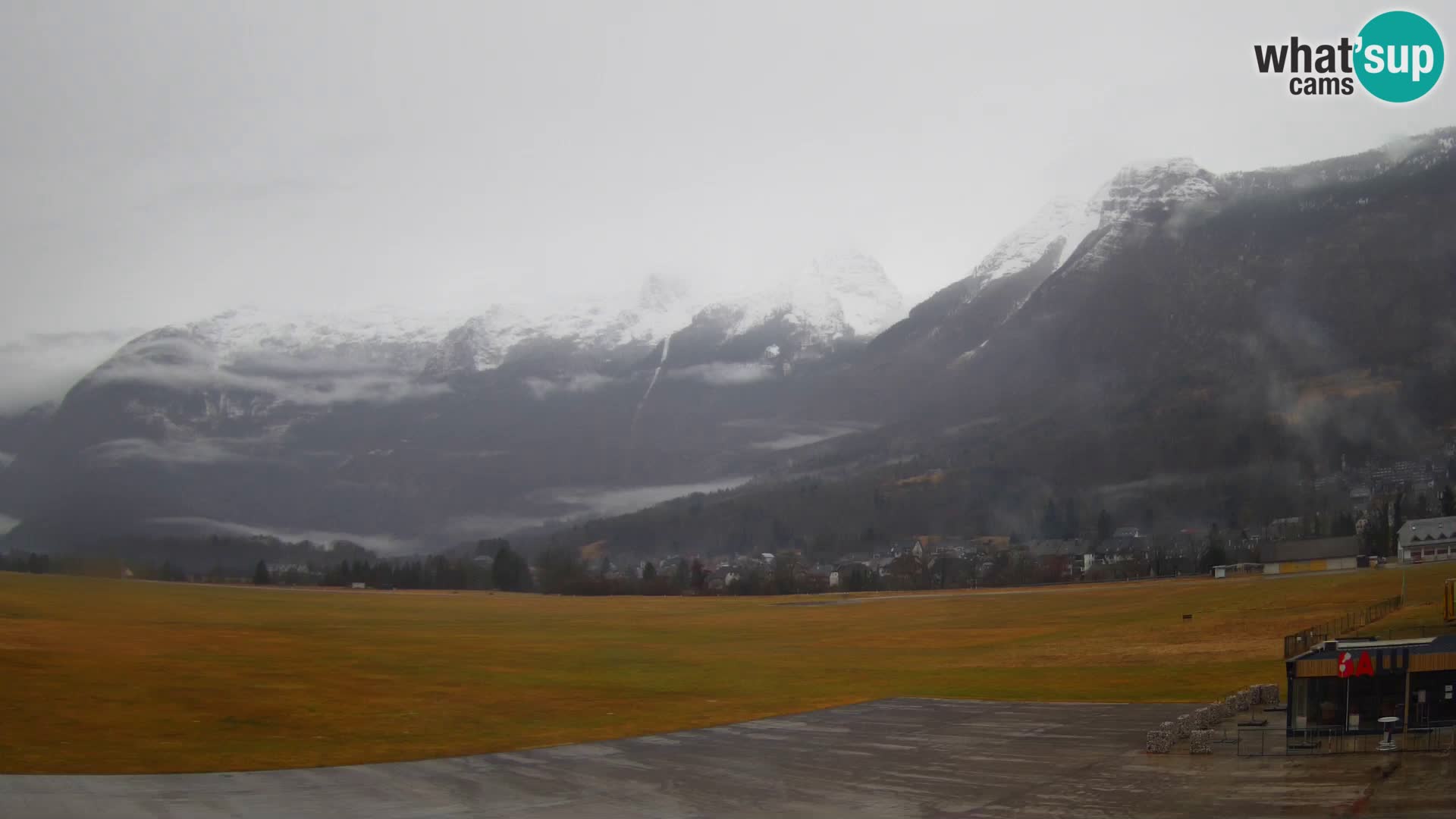 Web kamera uživo Zračna luka Bovec – Pogled na Kanin