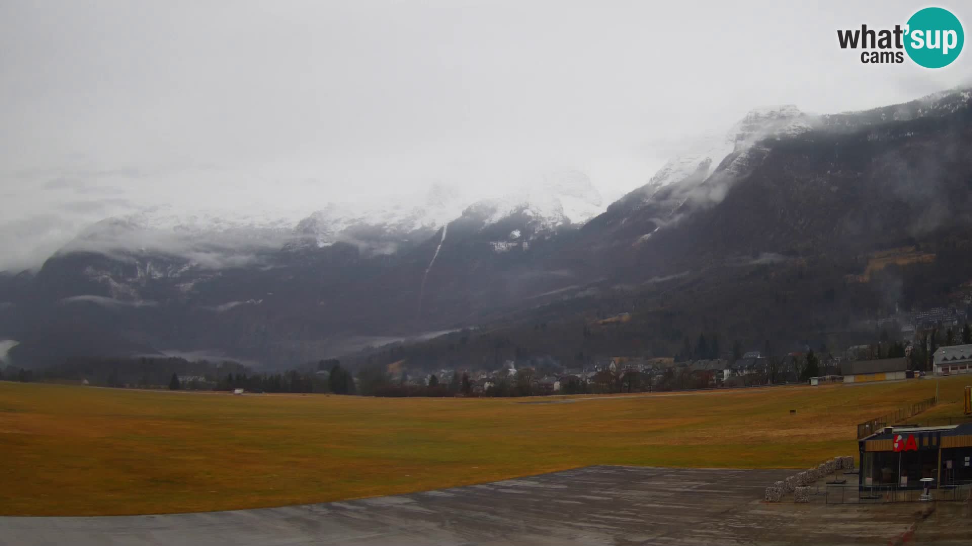 Web kamera uživo Zračna luka Bovec – Pogled na Kanin