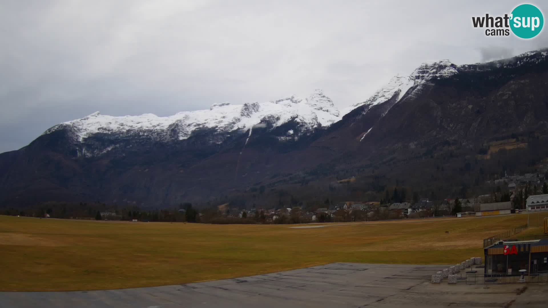 Web kamera uživo Zračna luka Bovec – Pogled na Kanin