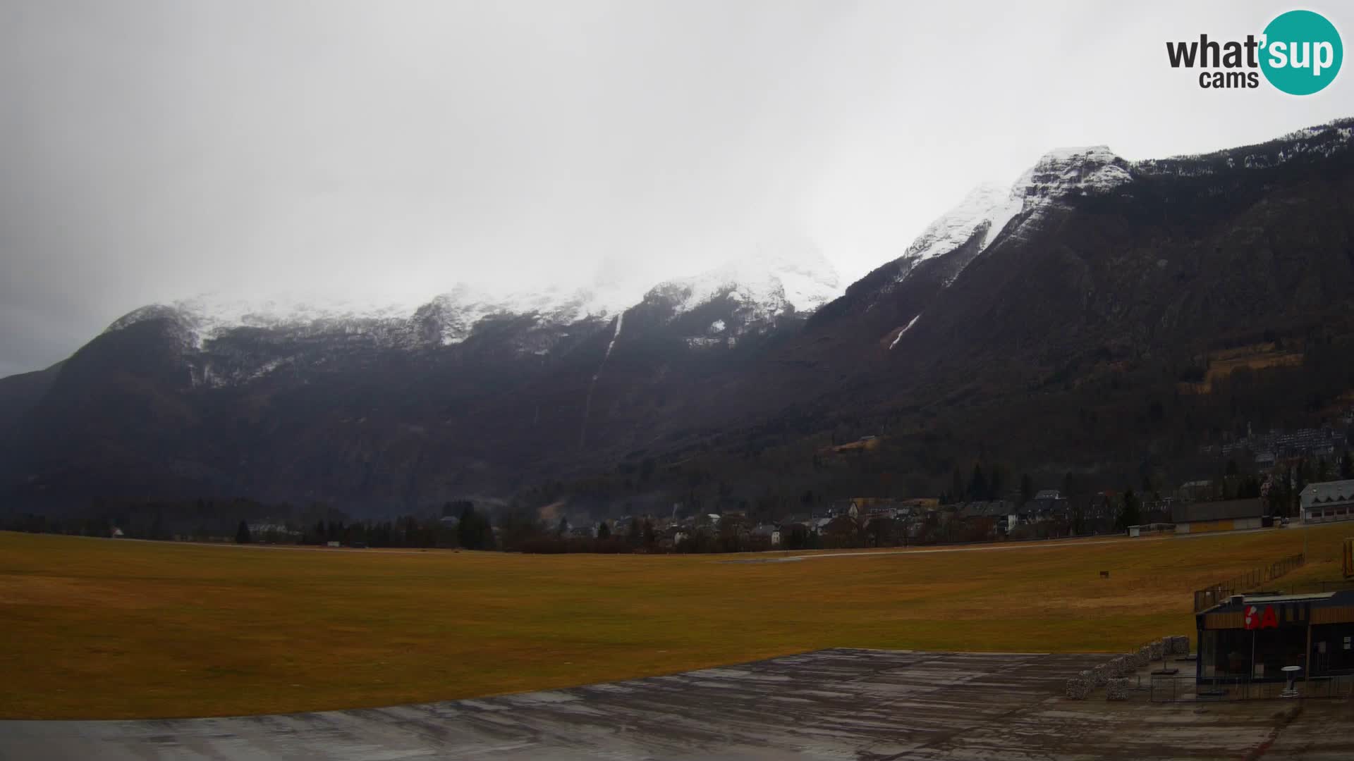 Web kamera uživo Zračna luka Bovec – Pogled na Kanin