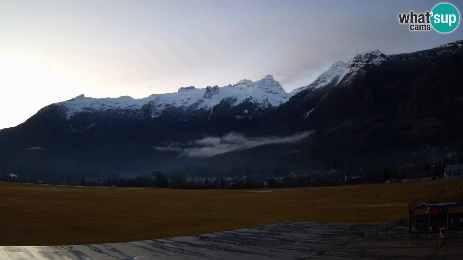 Spletna kamera letališče Bovec – pogled proti Kaninu