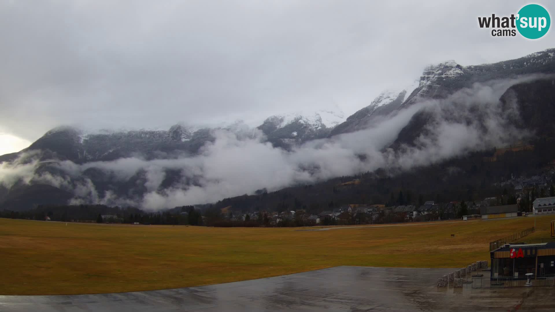Web kamera uživo Zračna luka Bovec – Pogled na Kanin