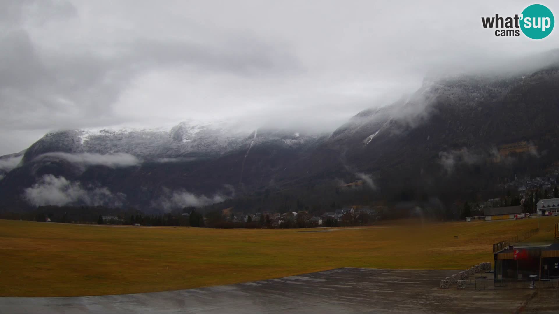 Spletna kamera letališče Bovec – pogled proti Kaninu
