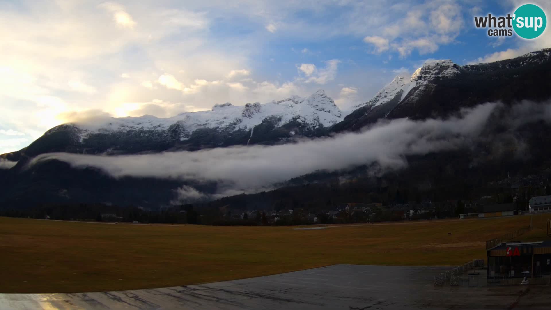 Web kamera uživo Zračna luka Bovec – Pogled na Kanin