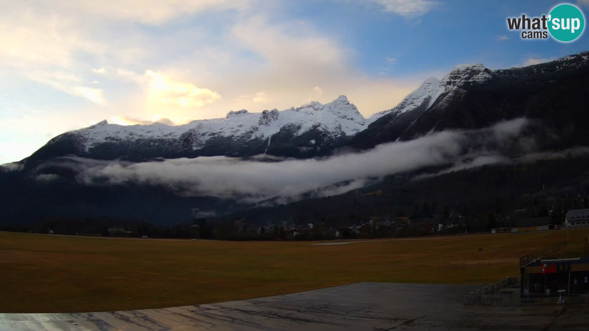 Web kamera uživo Zračna luka Bovec – Pogled na Kanin