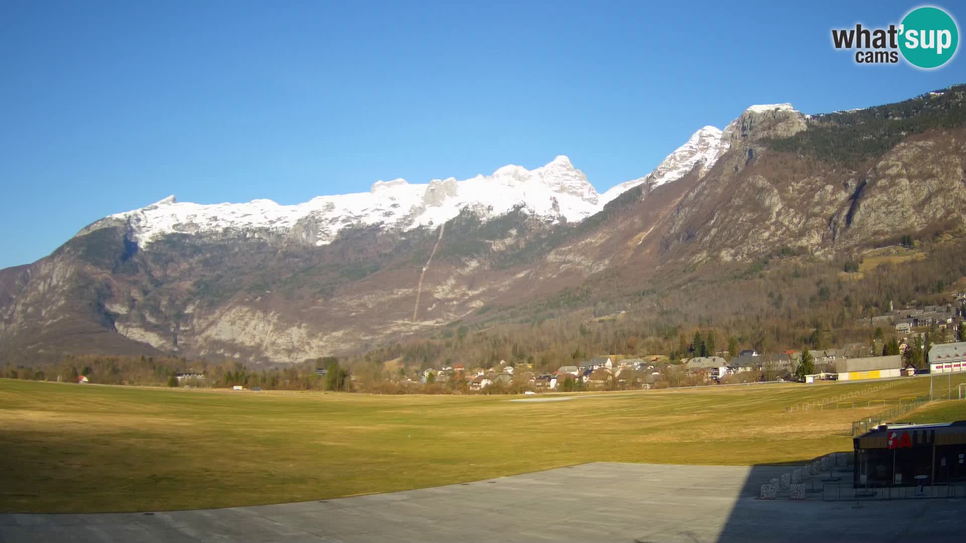 Web kamera uživo Zračna luka Bovec – Pogled na Kanin