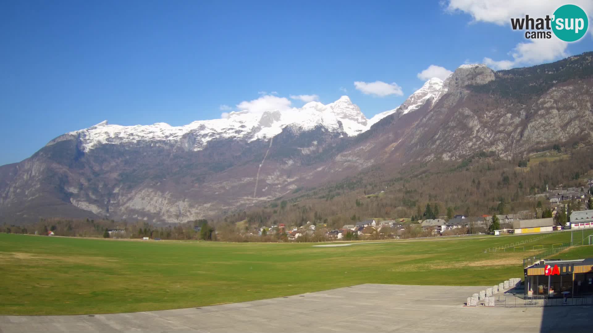 Web kamera uživo Zračna luka Bovec – Pogled na Kanin