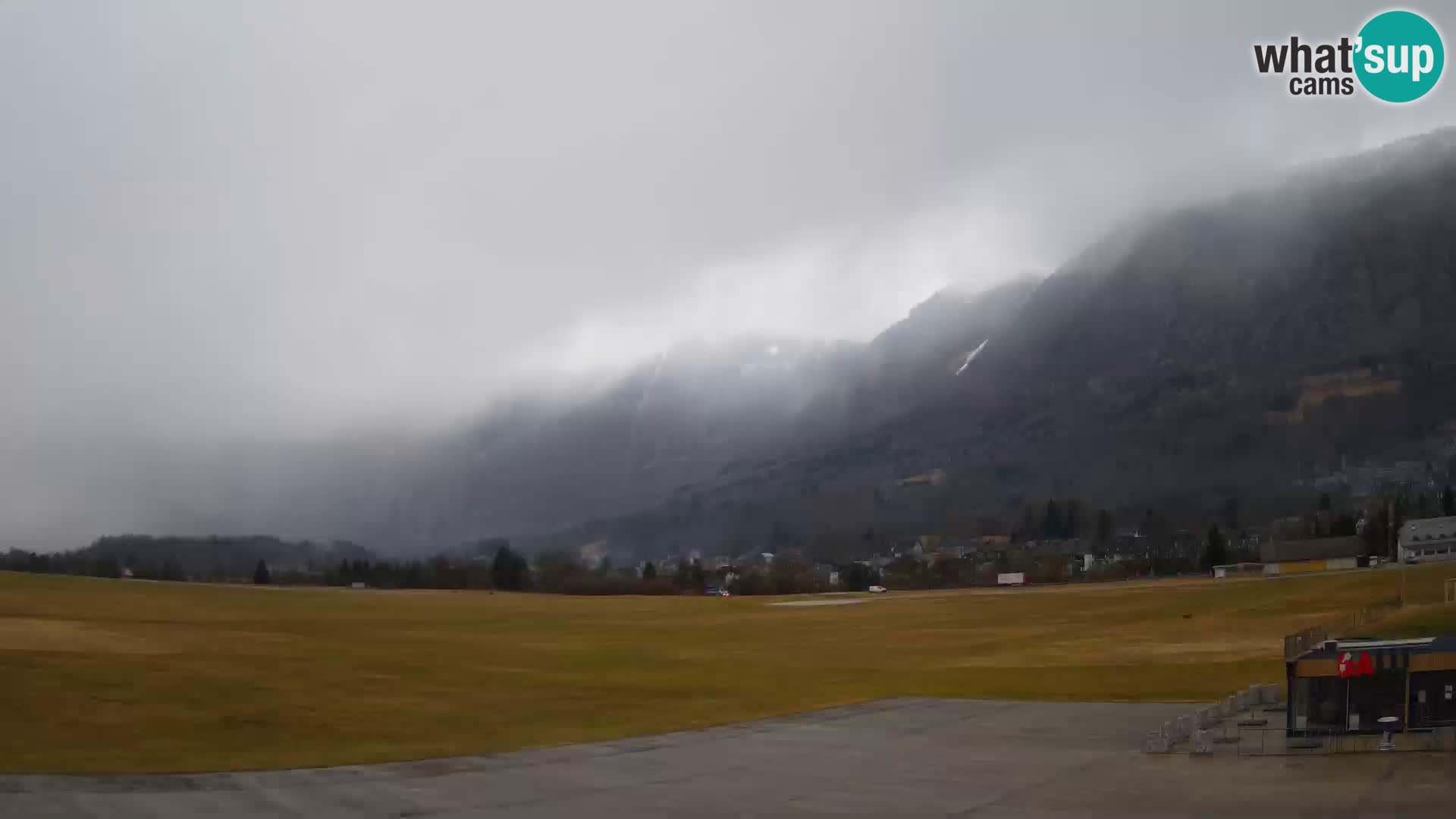 Spletna kamera letališče Bovec – pogled proti Kaninu