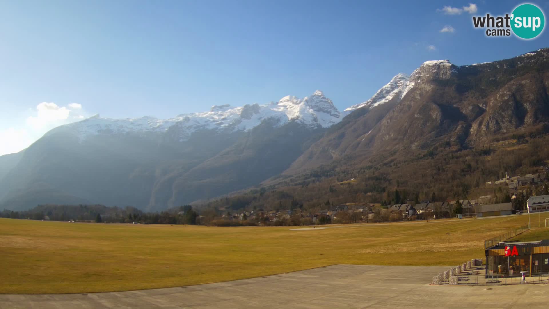 Spletna kamera letališče Bovec – pogled proti Kaninu