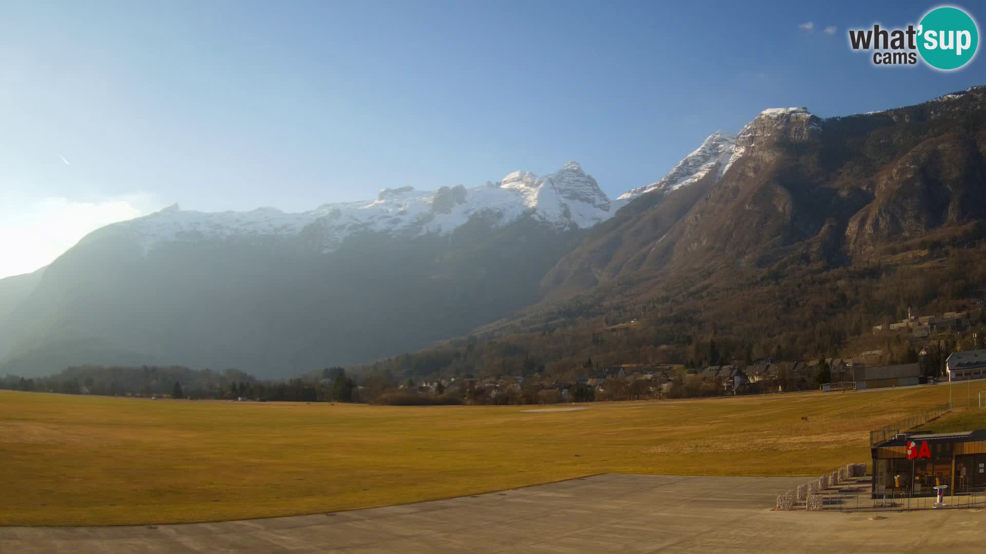 Web kamera uživo Zračna luka Bovec – Pogled na Kanin