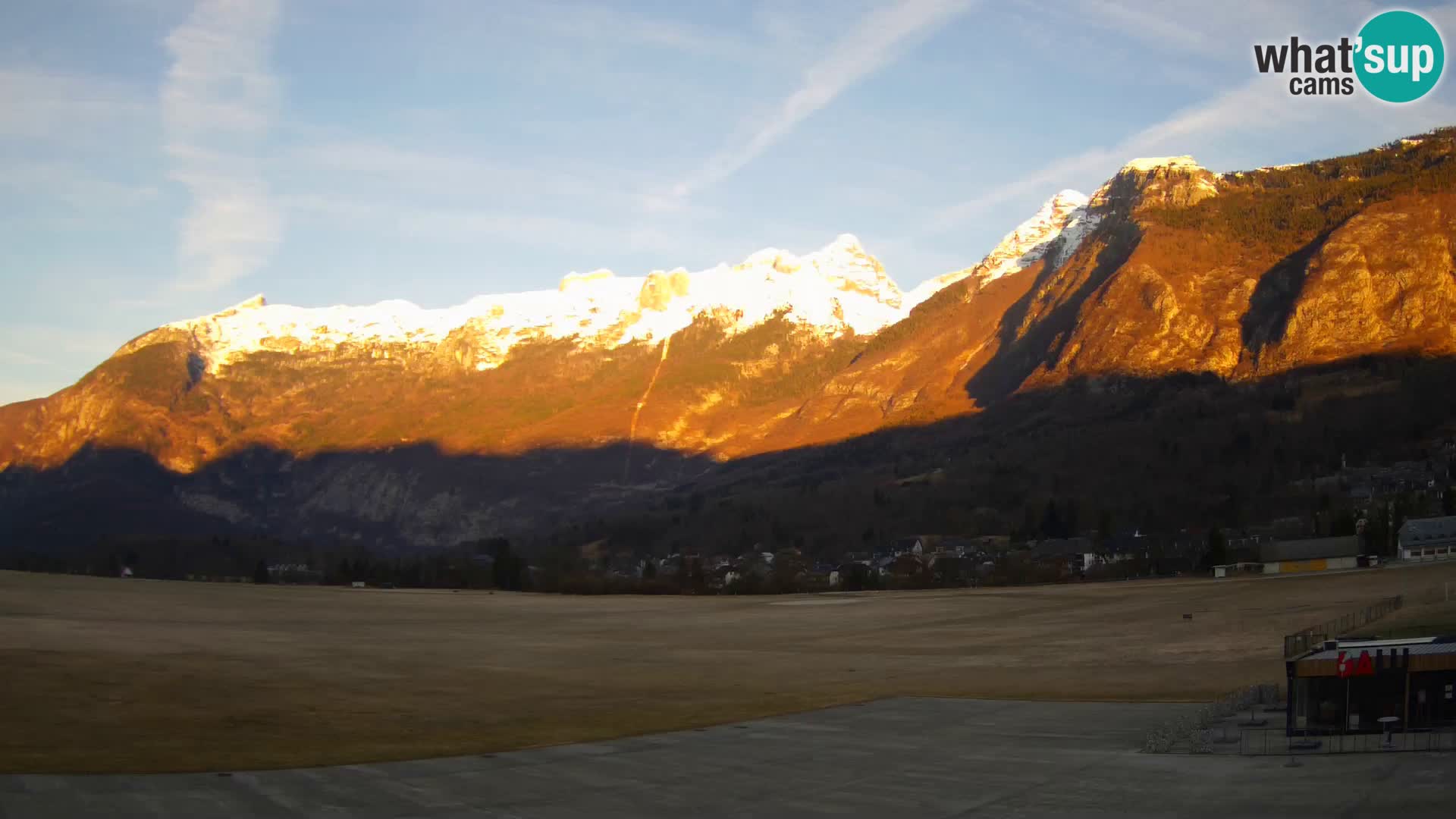 Web kamera uživo Zračna luka Bovec – Pogled na Kanin