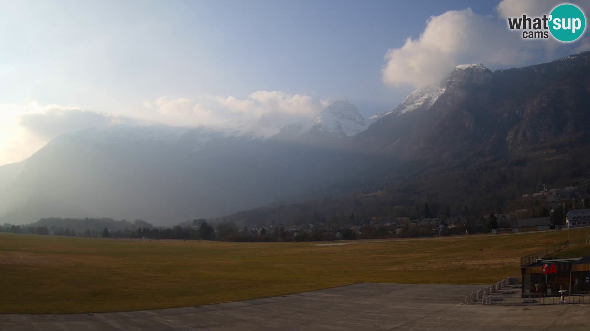 Cámara web en vivo Aeropuerto de Bovec – Vista a Kanin