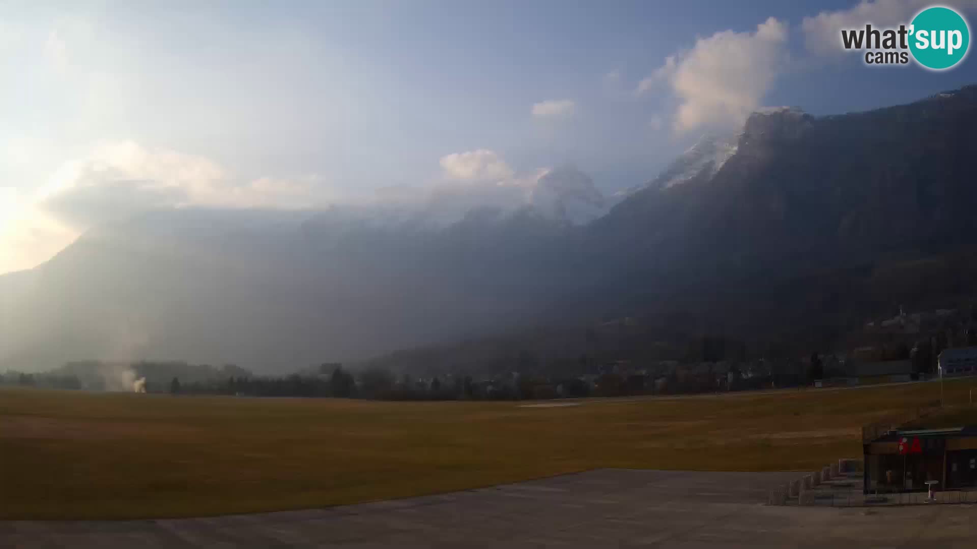 Spletna kamera letališče Bovec – pogled proti Kaninu