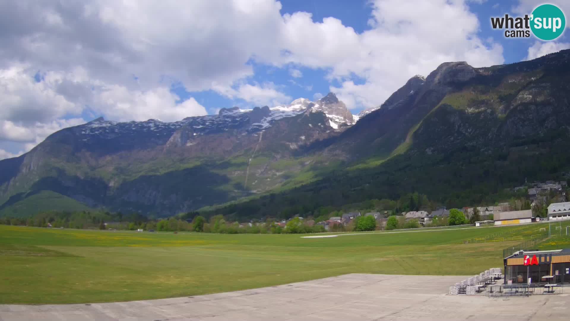 Spletna kamera letališče Bovec – pogled proti Kaninu