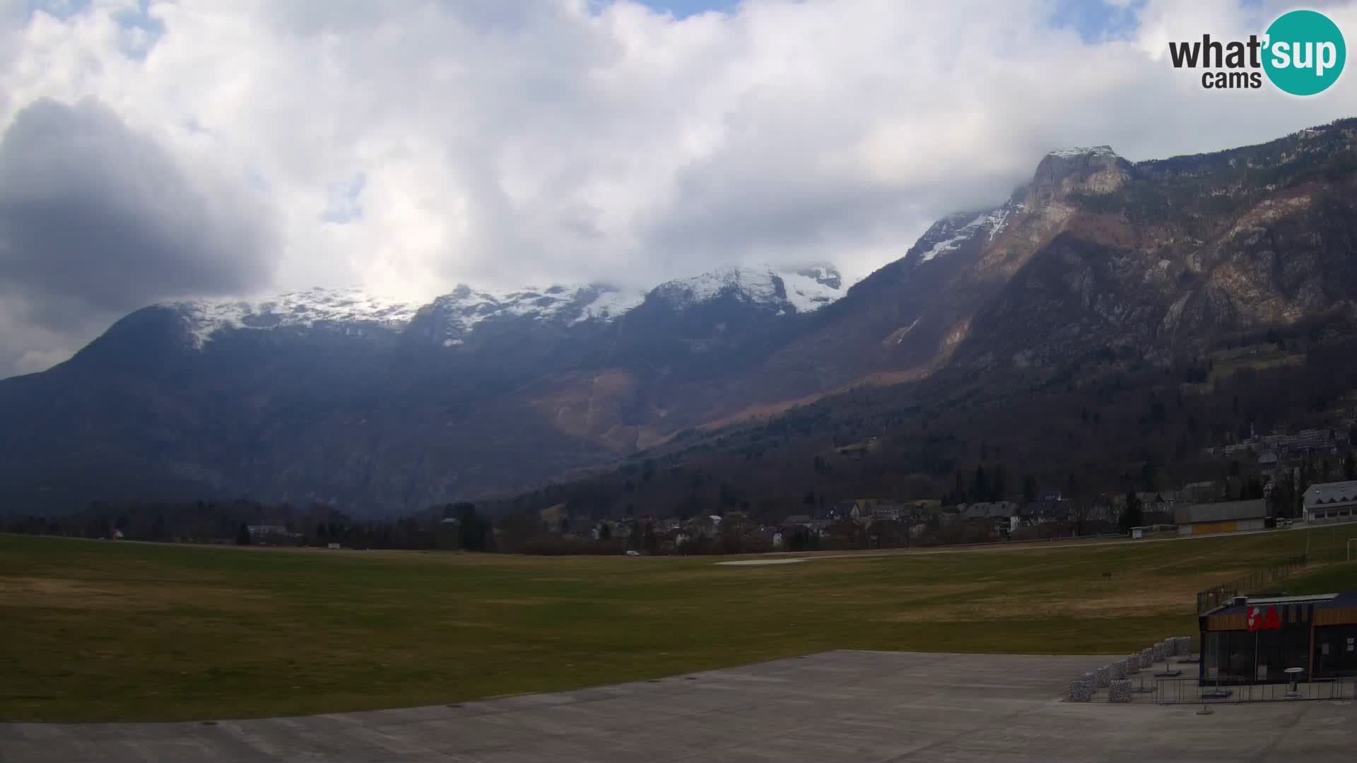 Cámara web en vivo Aeropuerto de Bovec – Vista a Kanin
