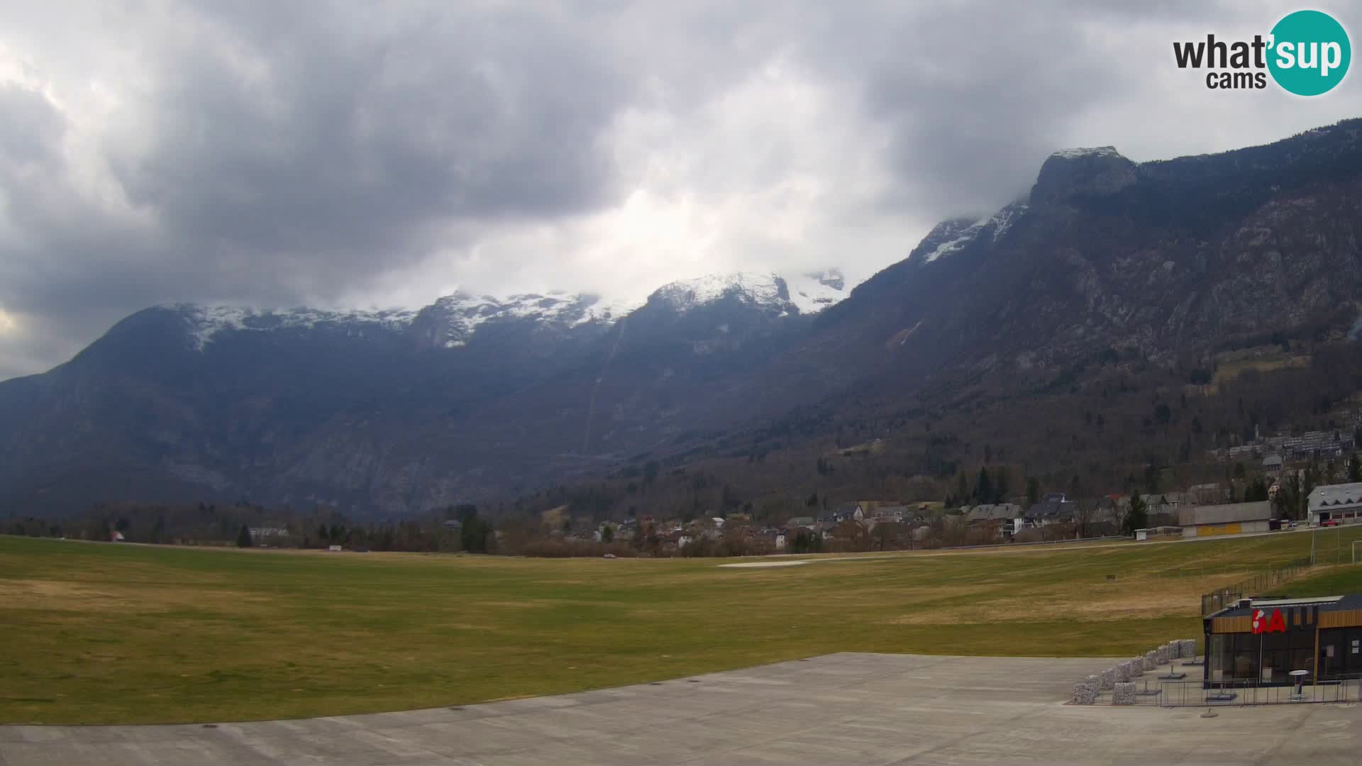 Web kamera uživo Zračna luka Bovec – Pogled na Kanin