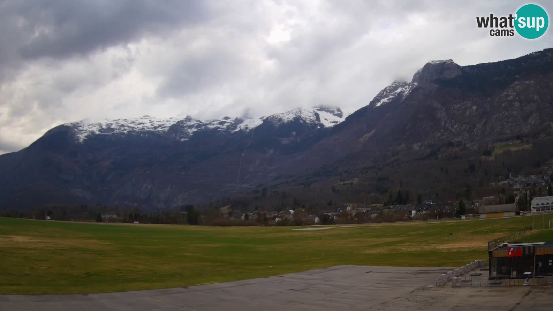 Web kamera uživo Zračna luka Bovec – Pogled na Kanin