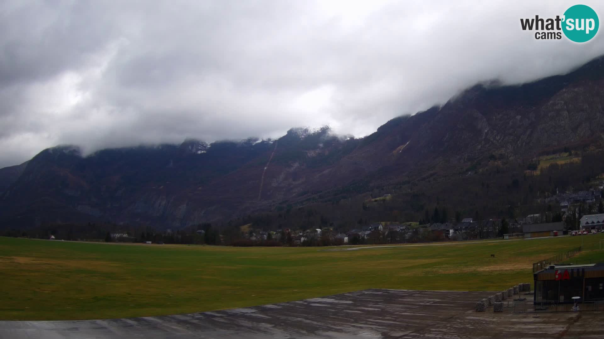 Web kamera uživo Zračna luka Bovec – Pogled na Kanin