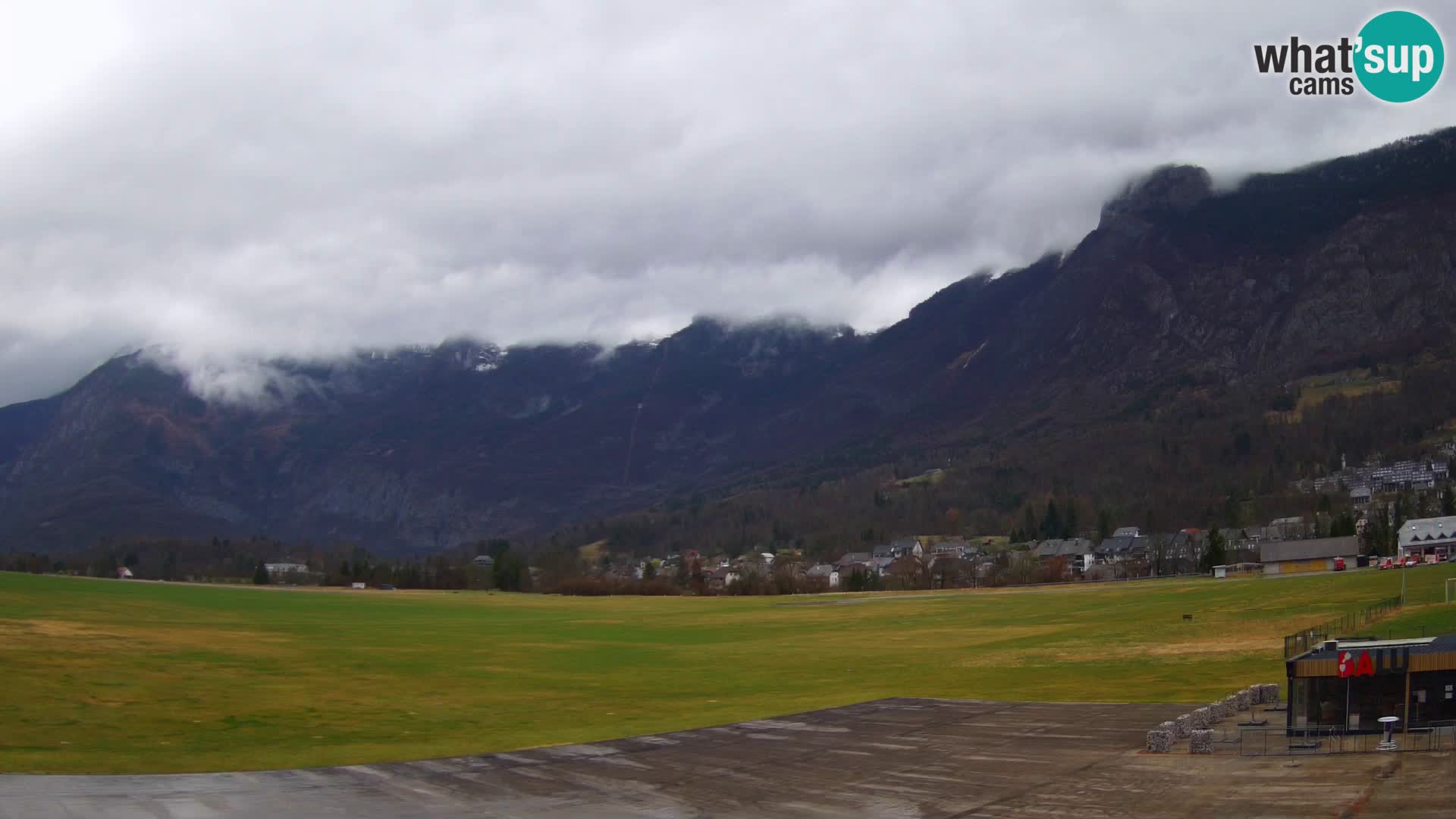 Web kamera uživo Zračna luka Bovec – Pogled na Kanin