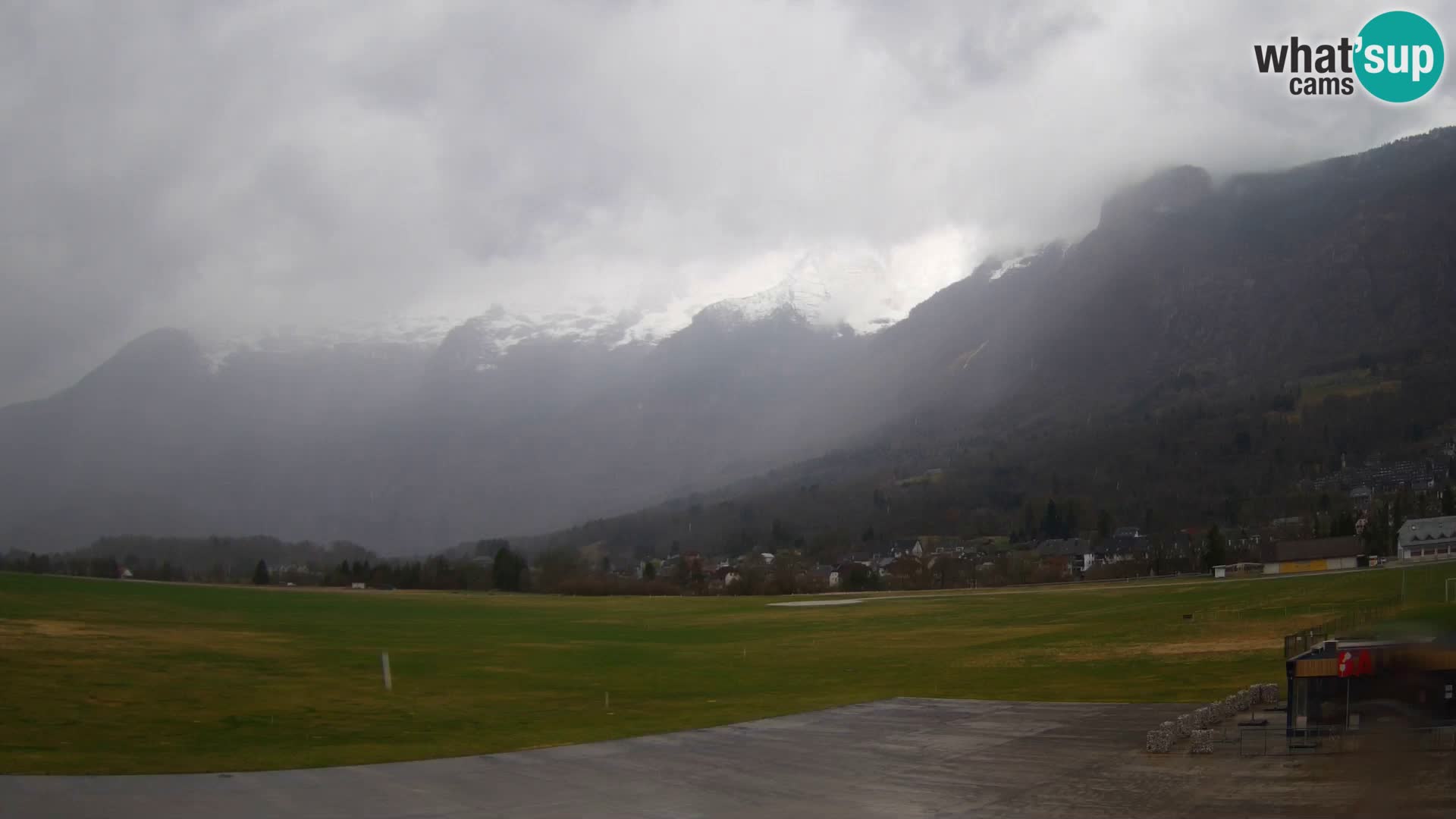 Webcam en direct Aéroport de Bovec – Vue sur Kanin