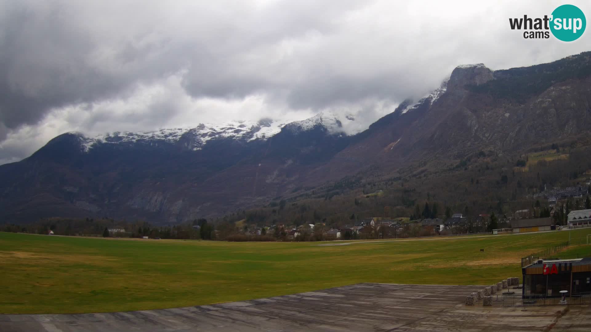 Web kamera uživo Zračna luka Bovec – Pogled na Kanin