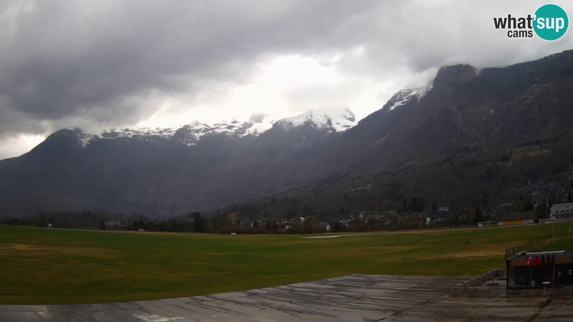 Webcam en direct Aéroport de Bovec – Vue sur Kanin