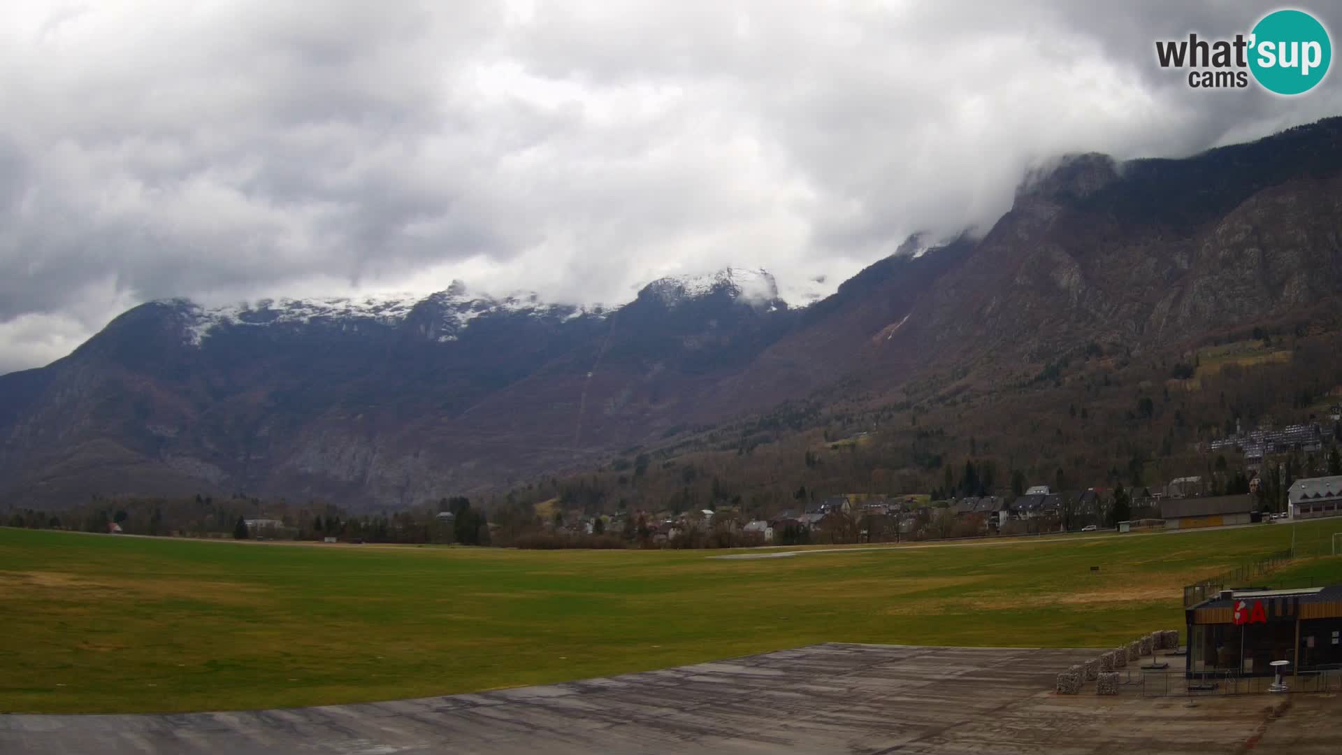 Spletna kamera letališče Bovec – pogled proti Kaninu
