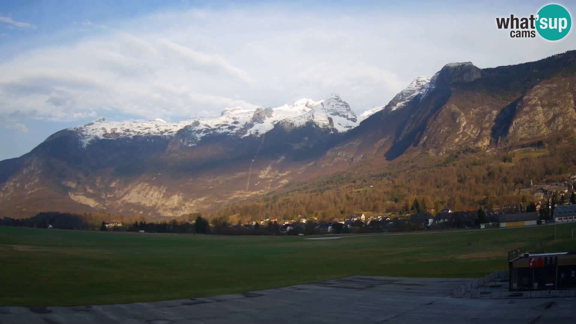 Live webcam Bovec airport – View to Kanin