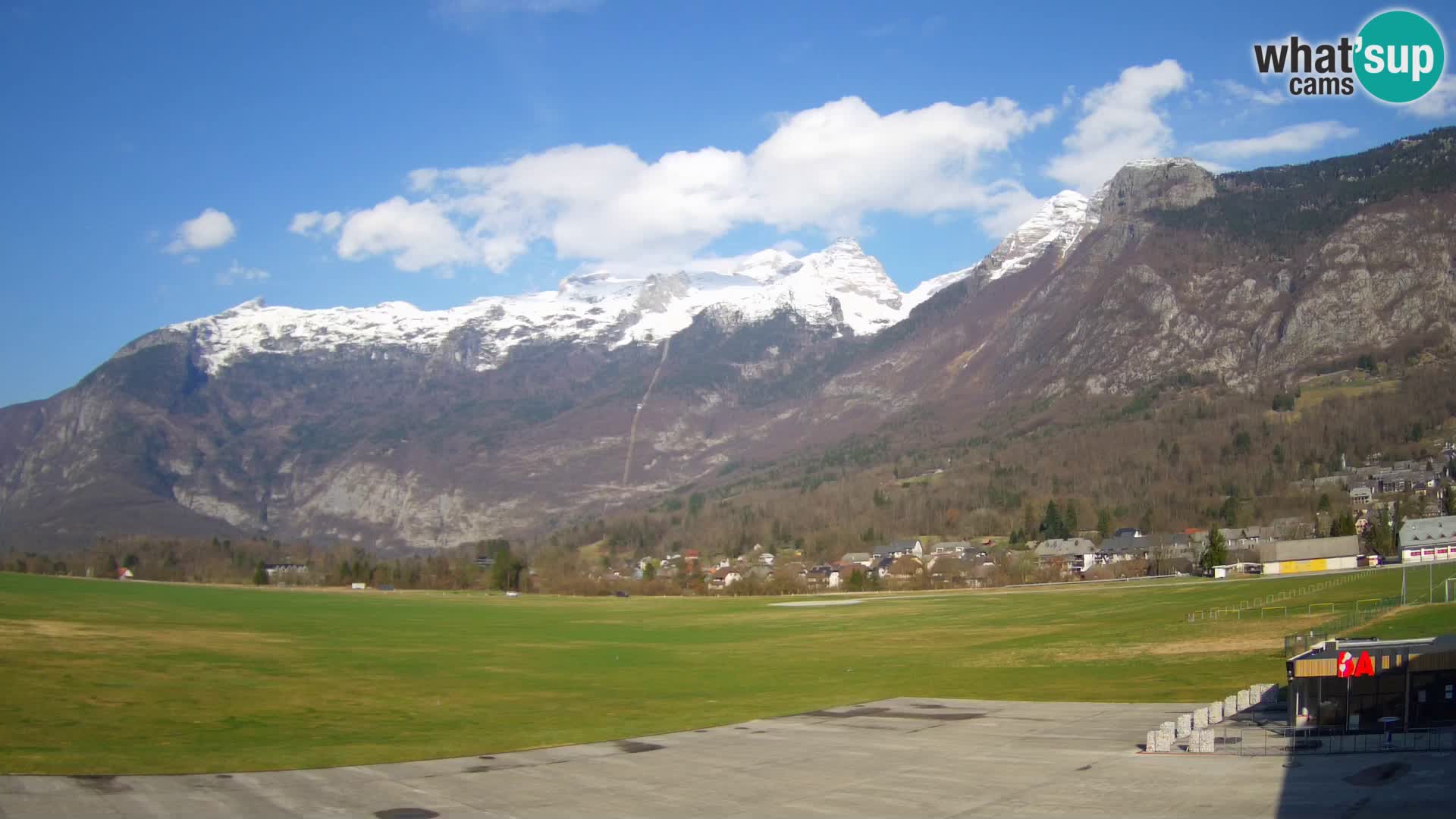 Live webcam Bovec airport – View to Kanin