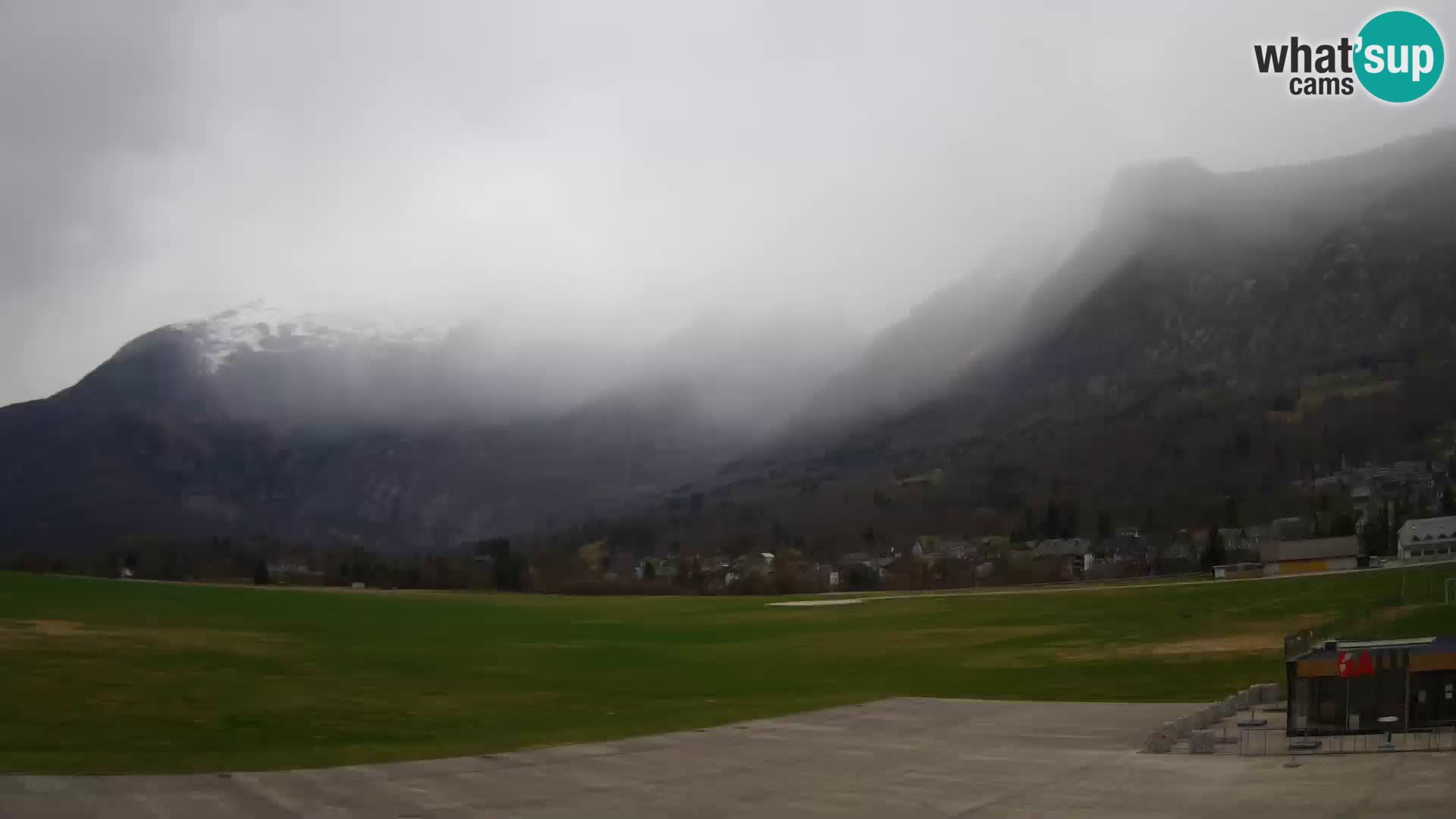 Spletna kamera letališče Bovec – pogled proti Kaninu